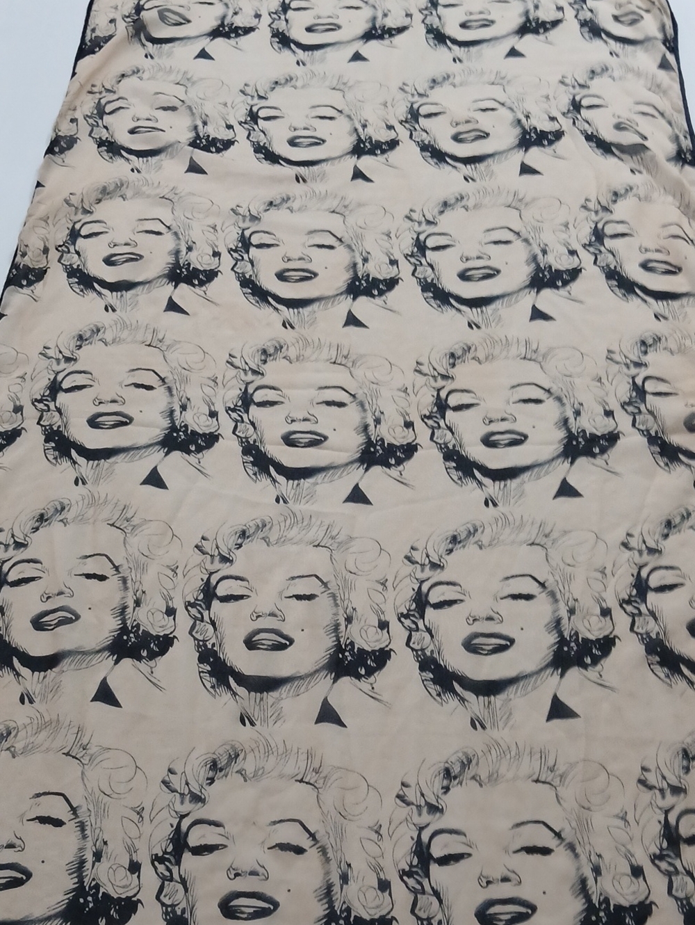 Marilyn Monroe Scarf - Picture 2 of 10